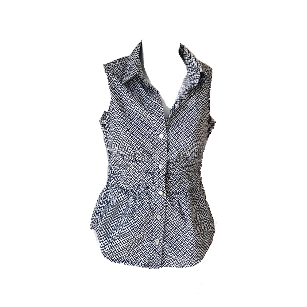 New York & Company Sleeveless Collared Button Down